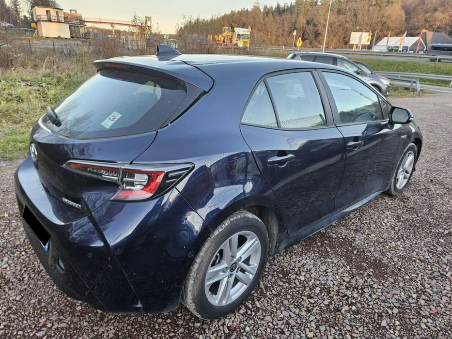 Toyota Corolla 1.8 HYBRYDA  2021 rok  Lekko uszkodzony Francja