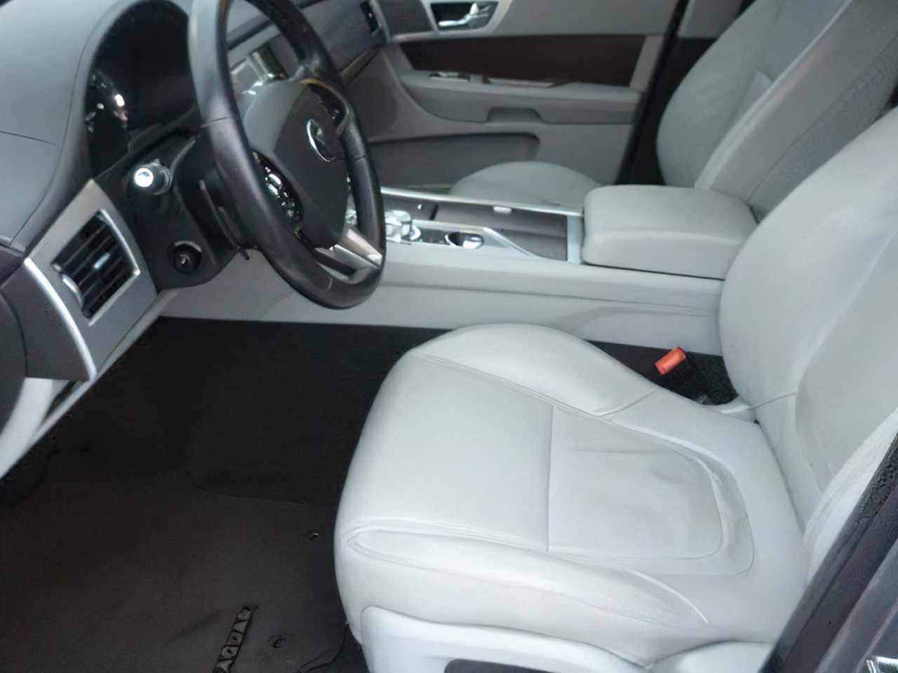Jaguar Xf      2014