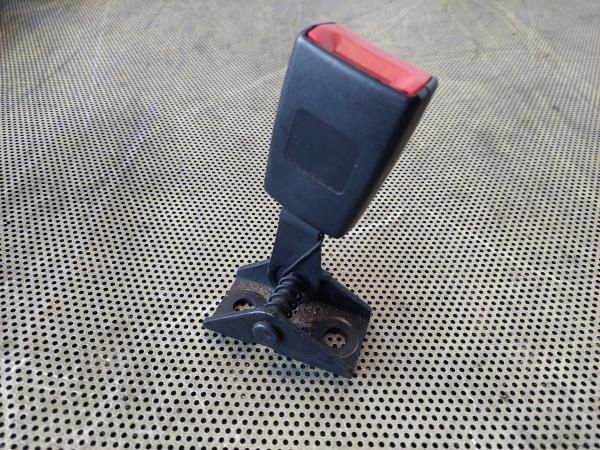 Encaixe de cinto trás esquerdo PORSCHE Cayenne (9PA)