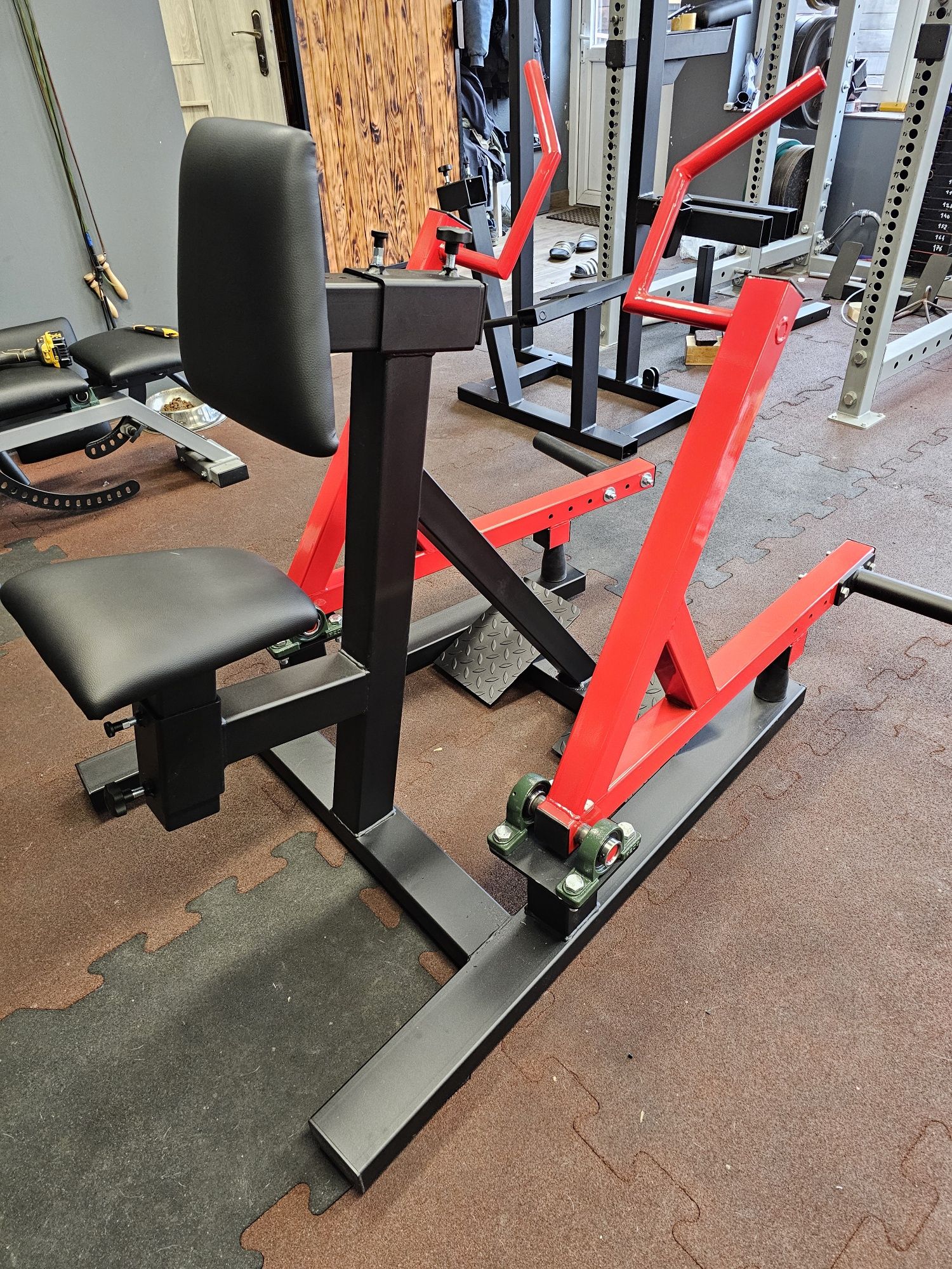 HATOR Maszyna do wiosłowania na plecy / row machine