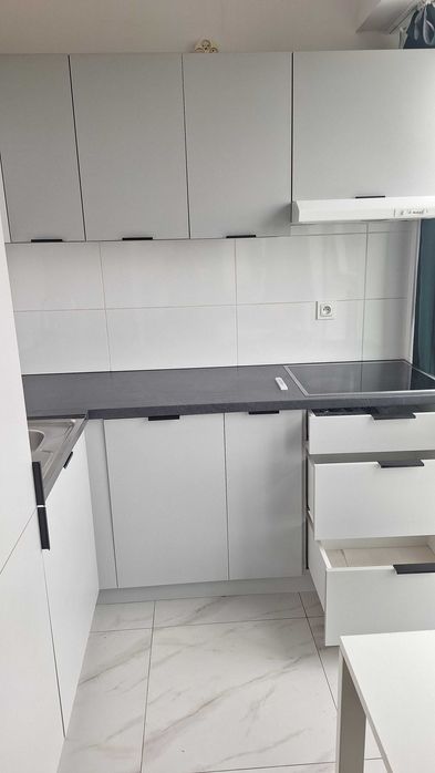 Sprzedam zabudowę kuchni narożnej 140x200 cm wraz z całym wyposażeniem