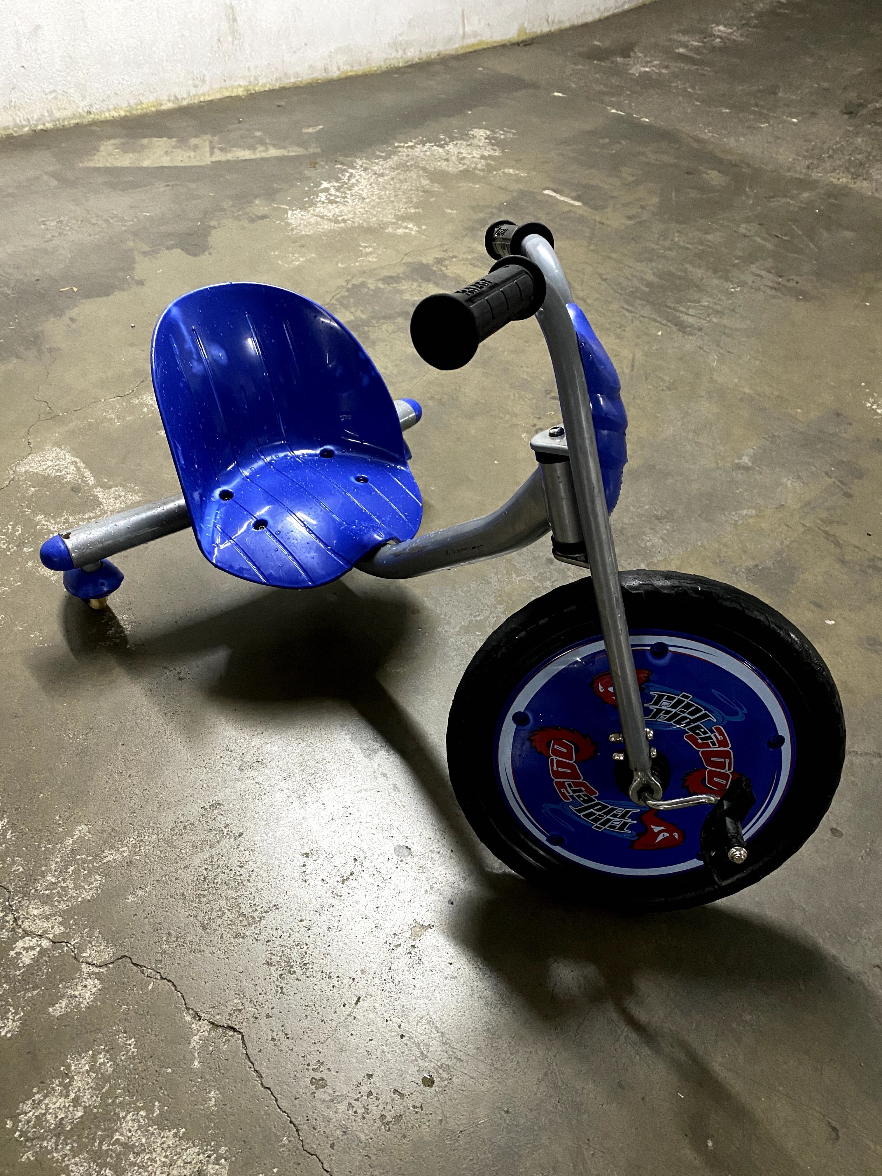Triciclo Razor RipRider 360