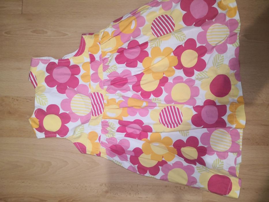 Sukienka w kwiatki rozmiar 86