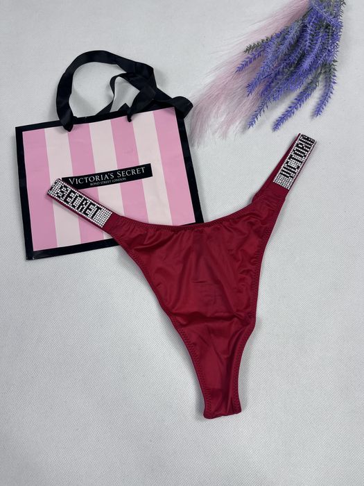 Czerwone majtki stringi z kryształkami Victoria’s Secret rozmiar M