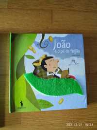 Vários livros infantis