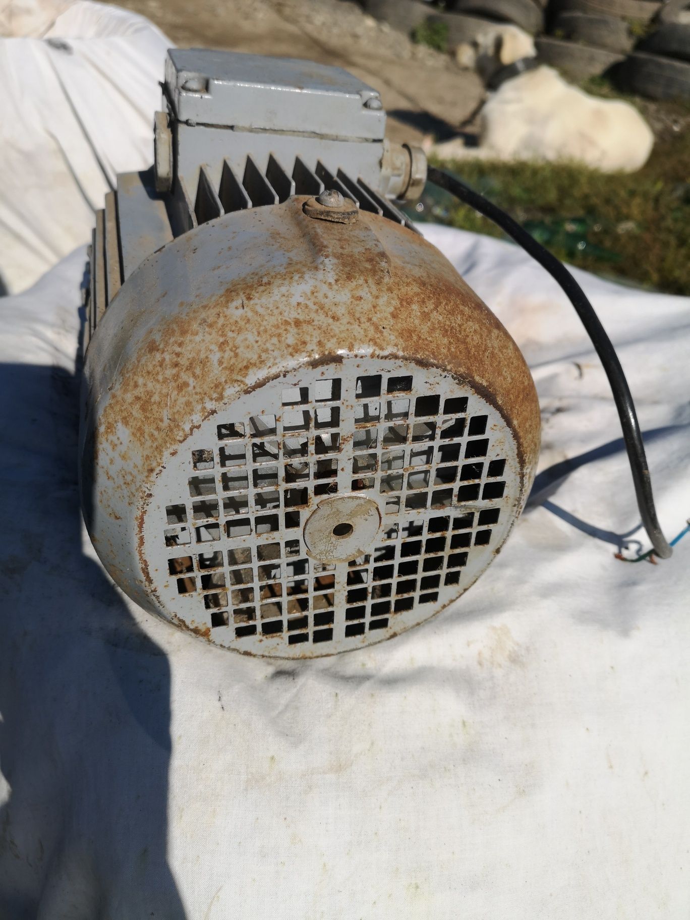 Двигун 1.1 кв. 950.об