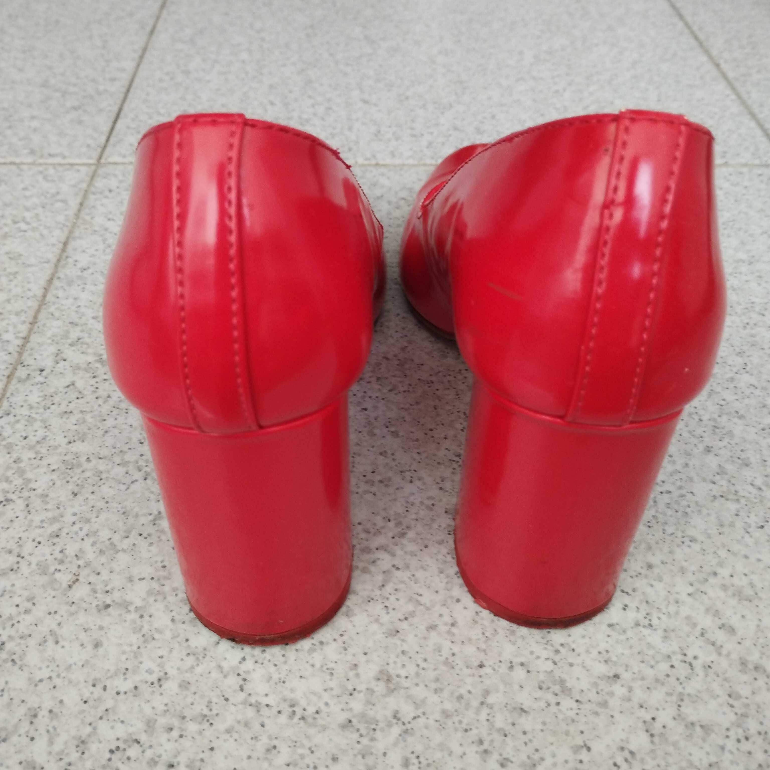 Sapatos vermelhos Benetton 37