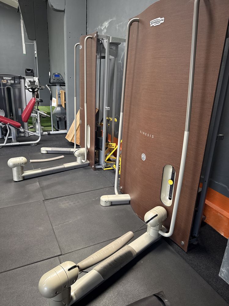 2 Máquinas Technogym Kinesis – Treino Funcional – Ótimo Estado