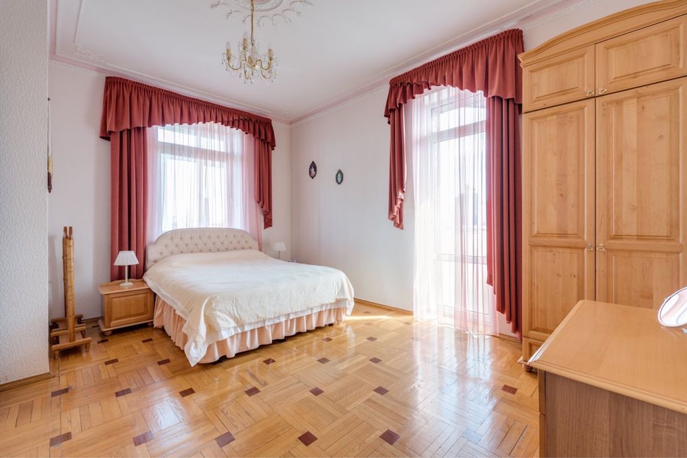 Без%. Вул. Проф. Павловського, 4 (Боткіна), метро КПІ, 4 кім., 174 м