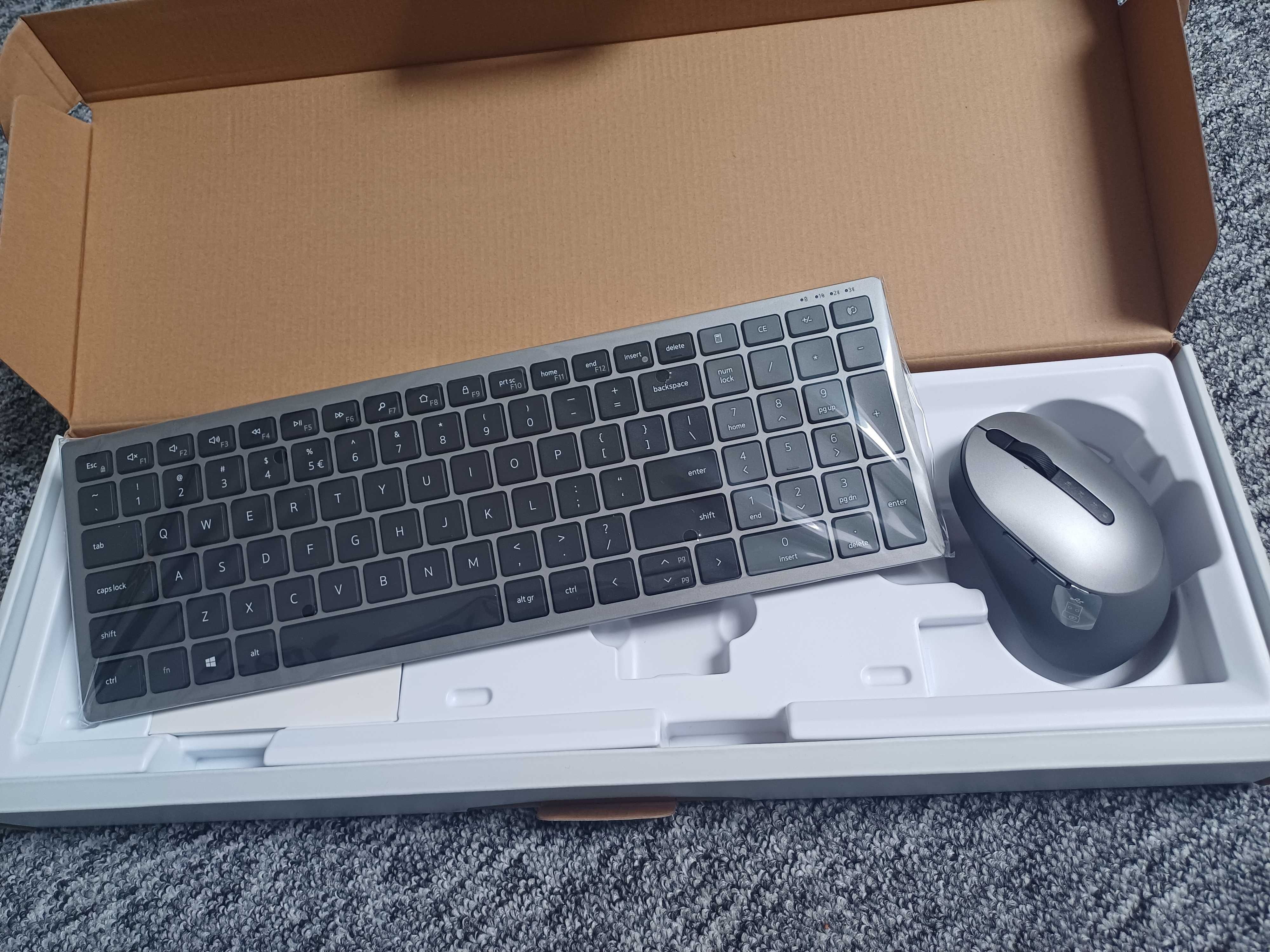Nowa bezprzewodowa klawiatura i mysz Dell, do wielu urządzeń - KM7120W
