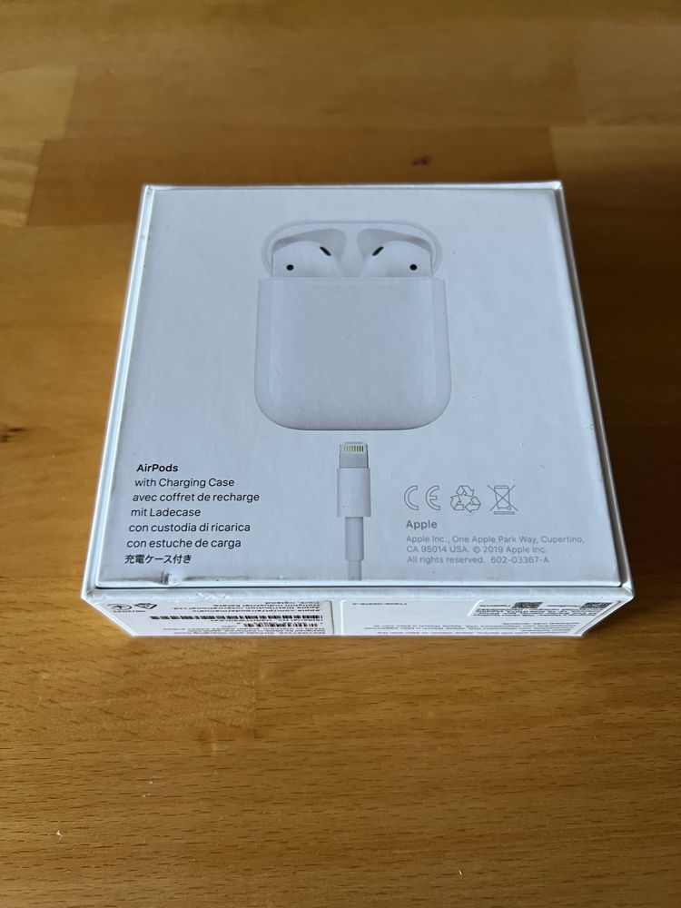 Коробка від AirPods