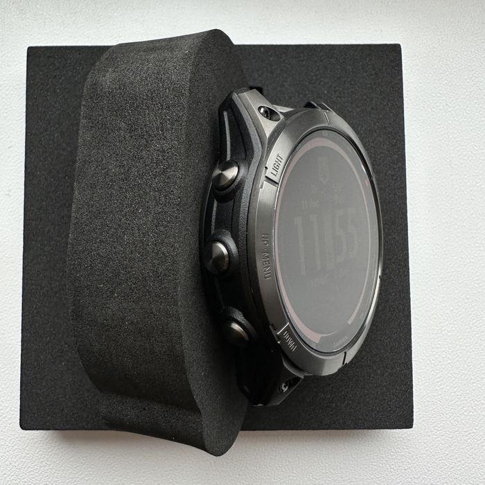 Garmin Fenix 7 Sapphire Solar — Carbon Gray DLC Titanium