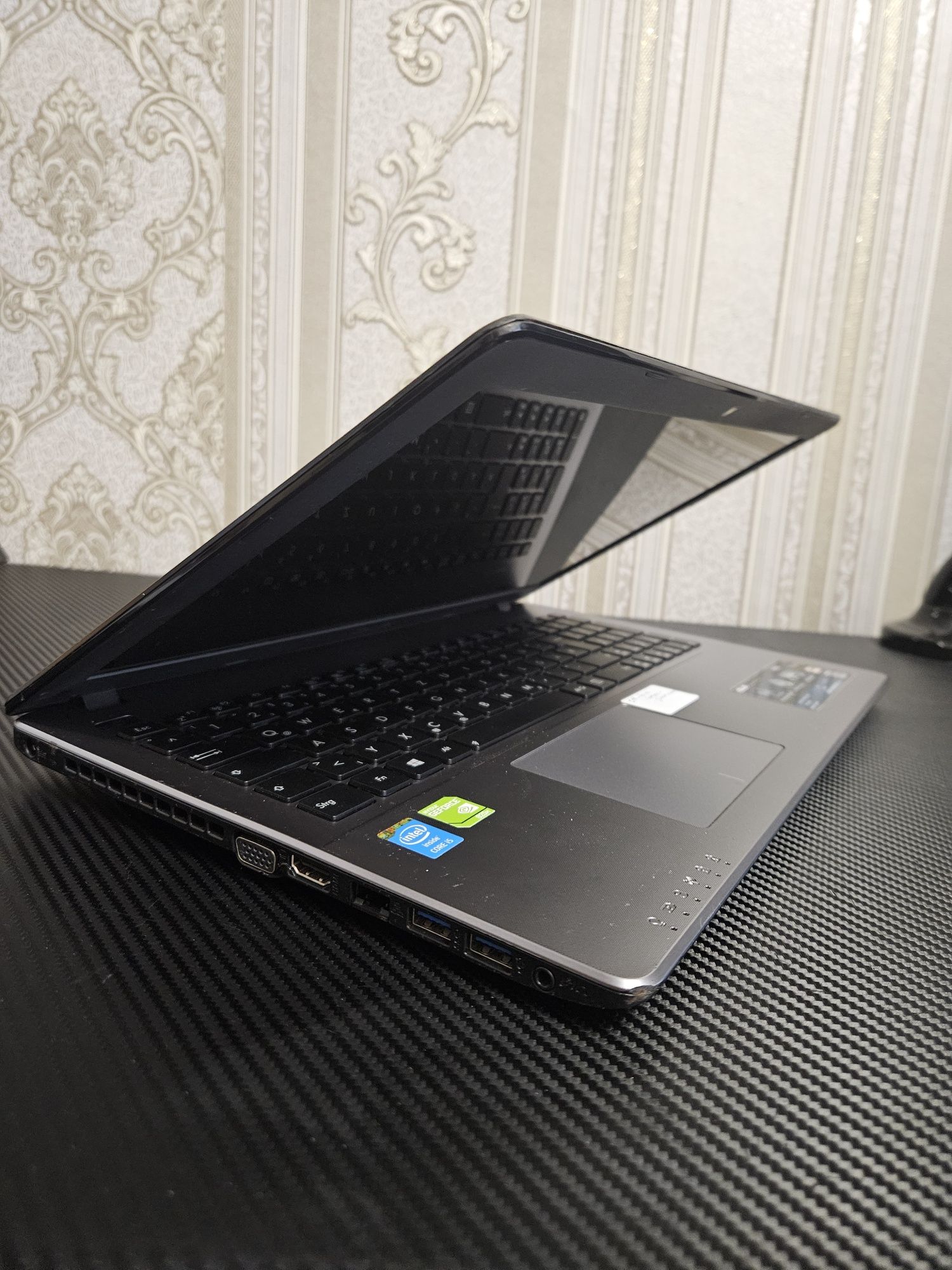 Asus 15.6" intel i5 4200U | 8gb ram | Geforce 820M 2gb, 1000gb | s.11