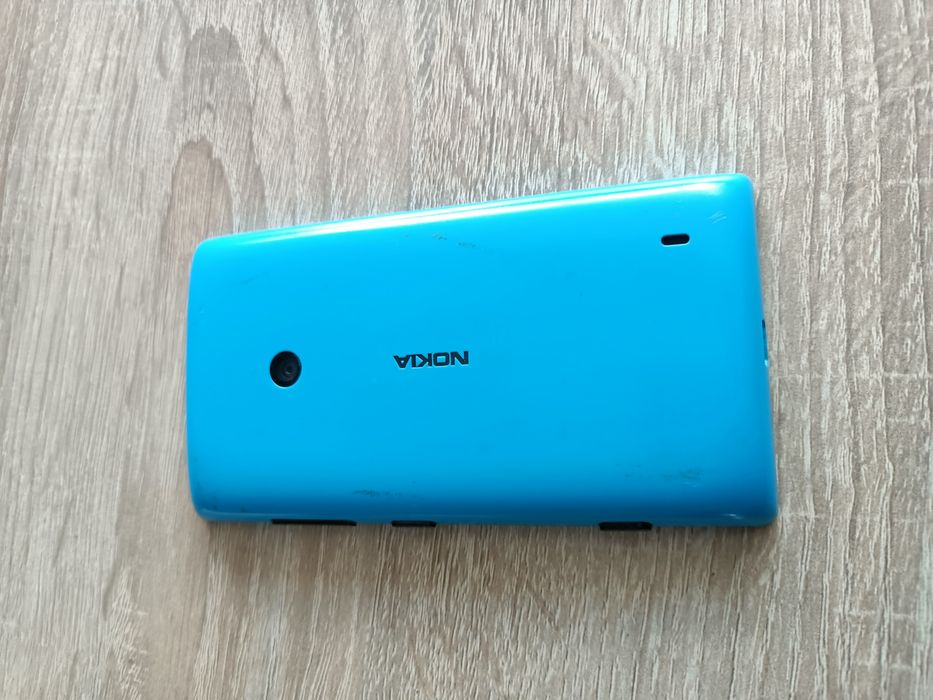 Nokia Lumia 520. iPhone