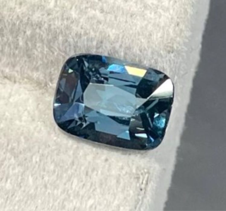 Naturalny Niebieski SPINEL 1.7 ct - VVS - Bez Obróbki - Certyfikat