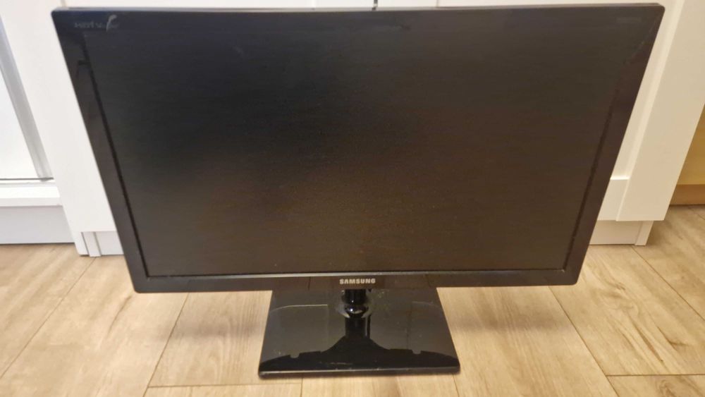 Samsung T24C370EW z TV