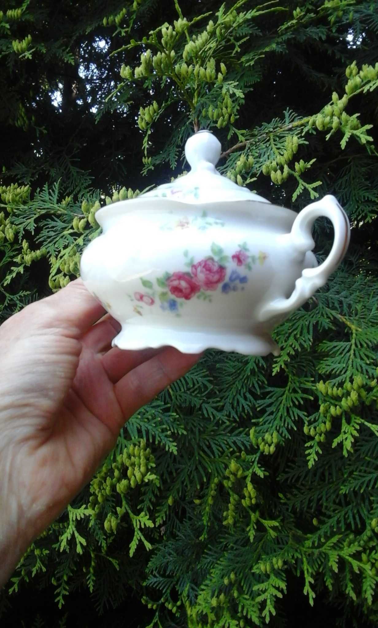 Cukierniczka porcelanowa