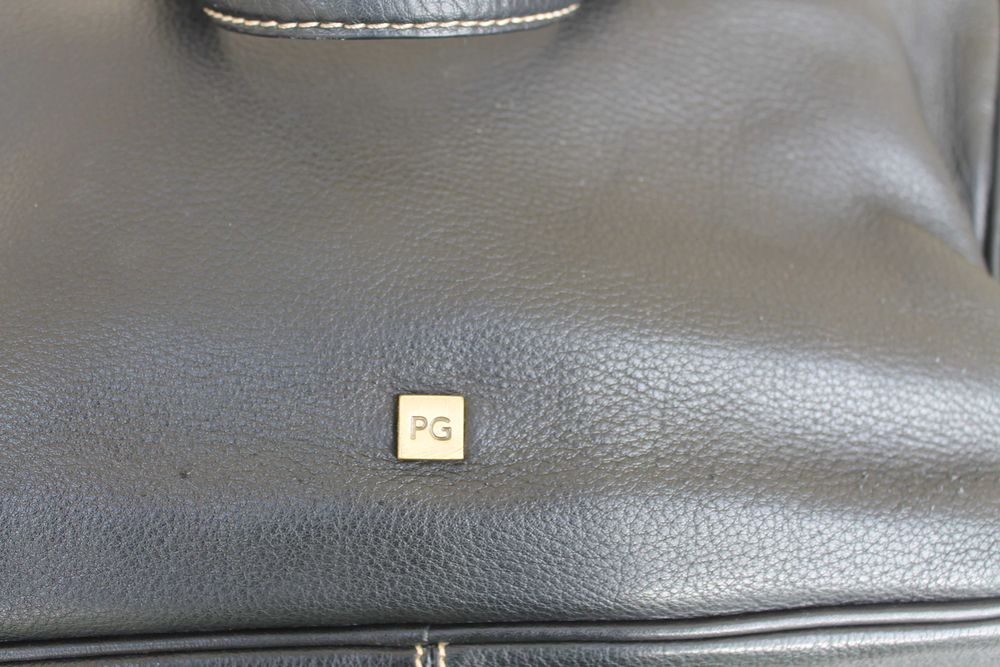 Carteira toda ela em pele da purification garcia