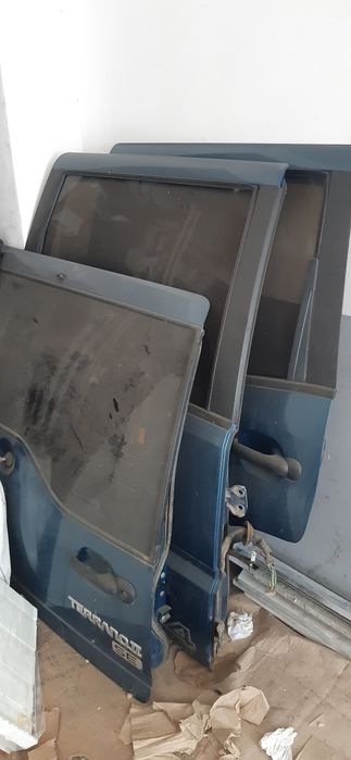 Продам  двери  нисан тирано2  в зборе в хорошем состоянии, самовывоз..