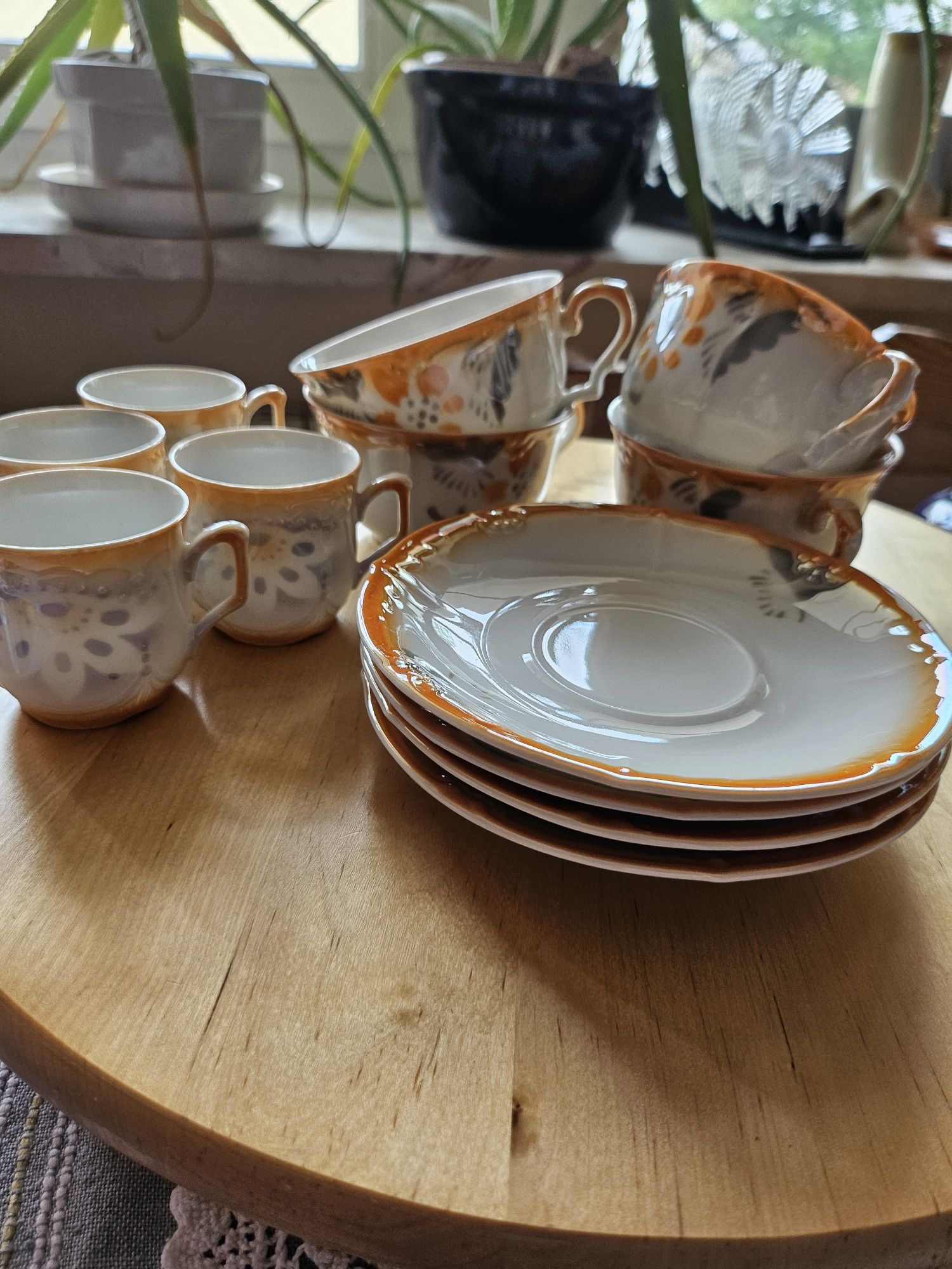Zestaw filiżanek porcelana.