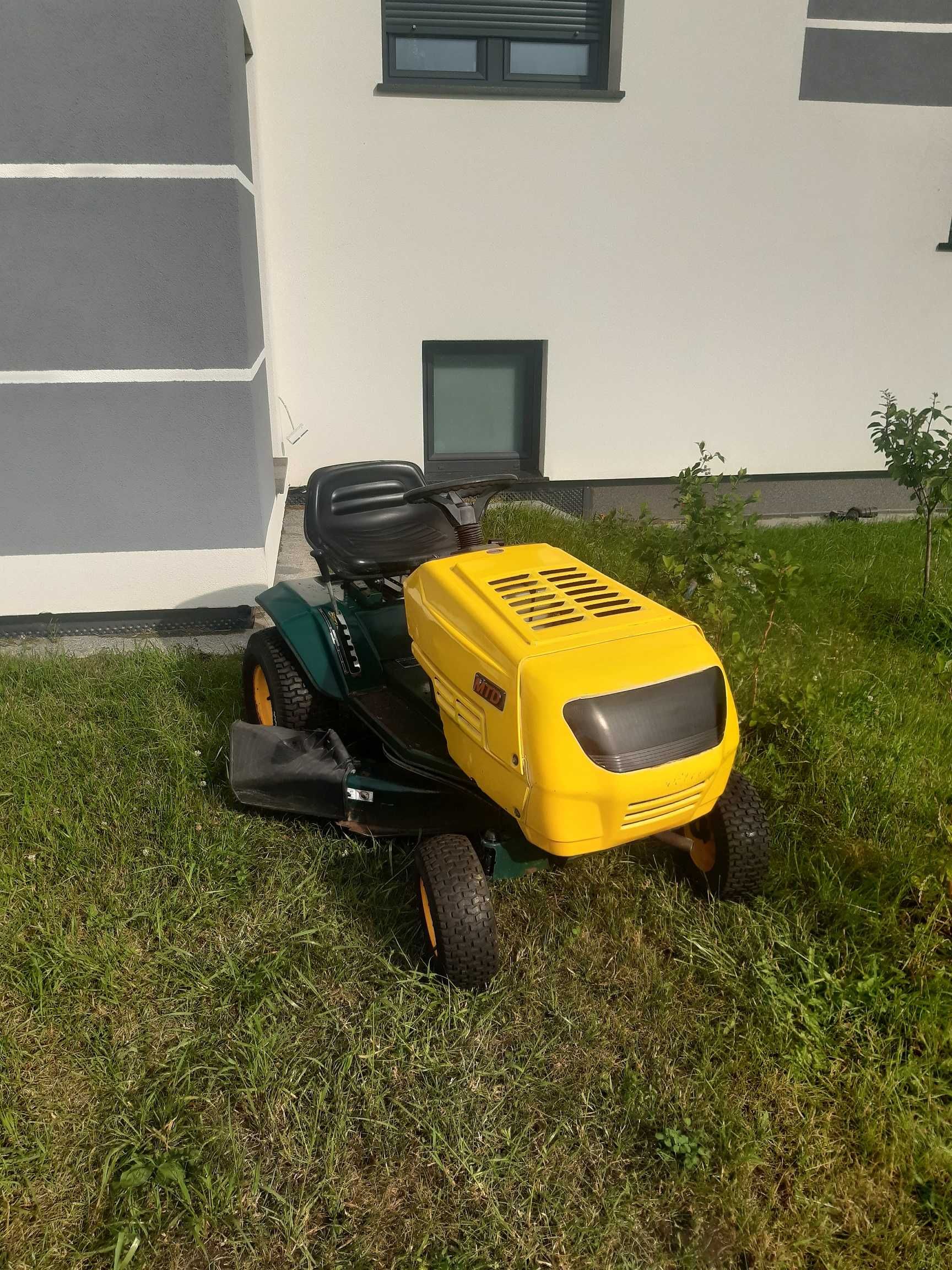 Traktorek MTD YardMan Briggs 11hp 2 noże wyrzut  ZADBANY