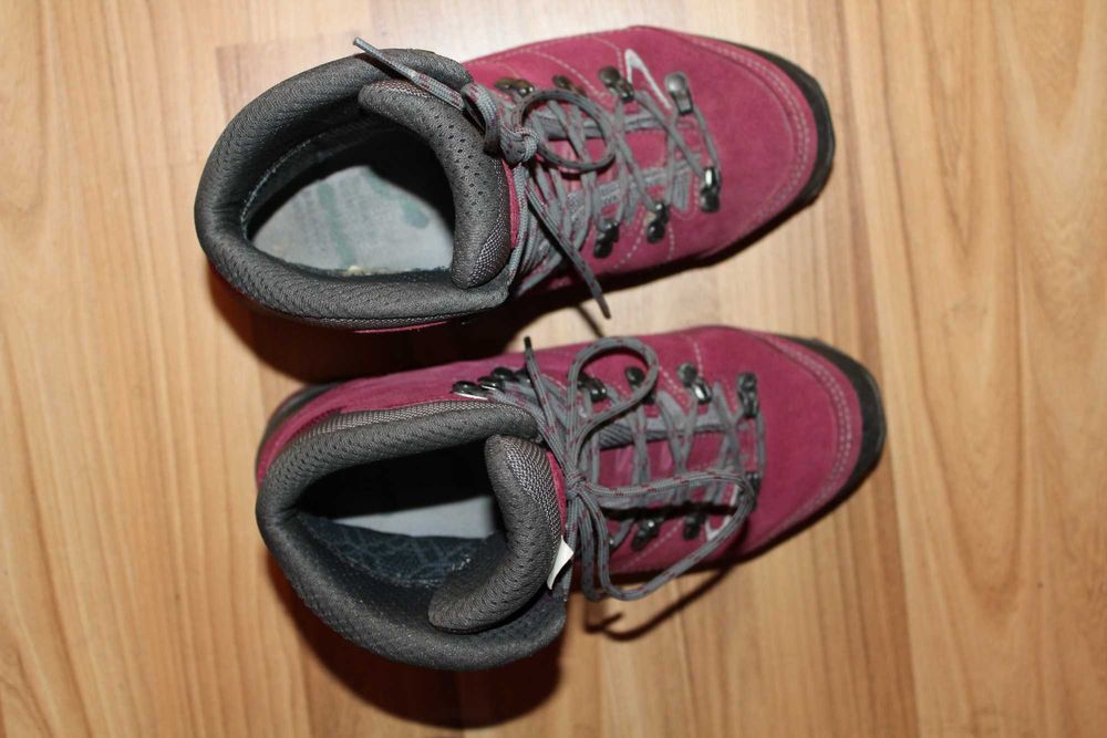 Кожаные женские треккинговые ботинки  LOWA gore-tex