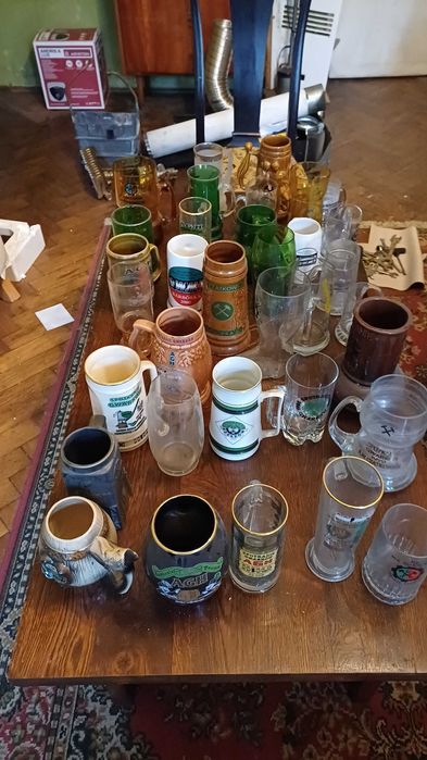 Kolekcja kufli  corocznych spotkań z okazji św. Barbary na AGH