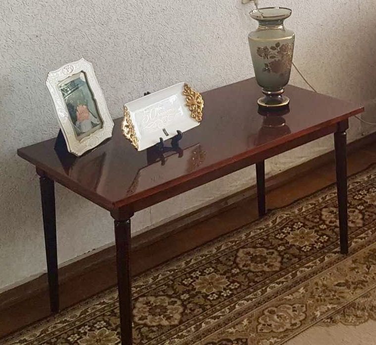 Продам спальню, кухонный уголок, зеркало, кресло, столик журнальный