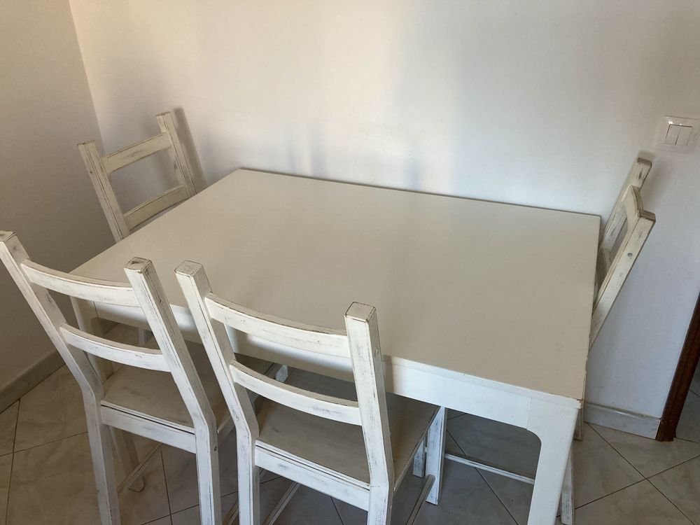 Mesa de Madeira expandivel + 4 cadeiras