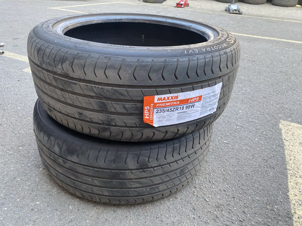 Шины Maxxis Б/У ЛЕТО 2 шт .235/60R18.ГОД 2023