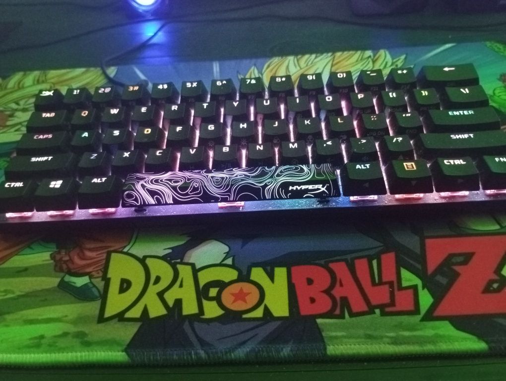 Teclado Hyperx Mini 60% RGB