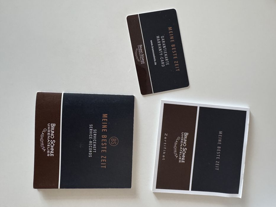 Стильний годинник від Bruno Sohnle