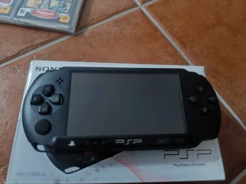 PSP com 8 jogos e acessórios