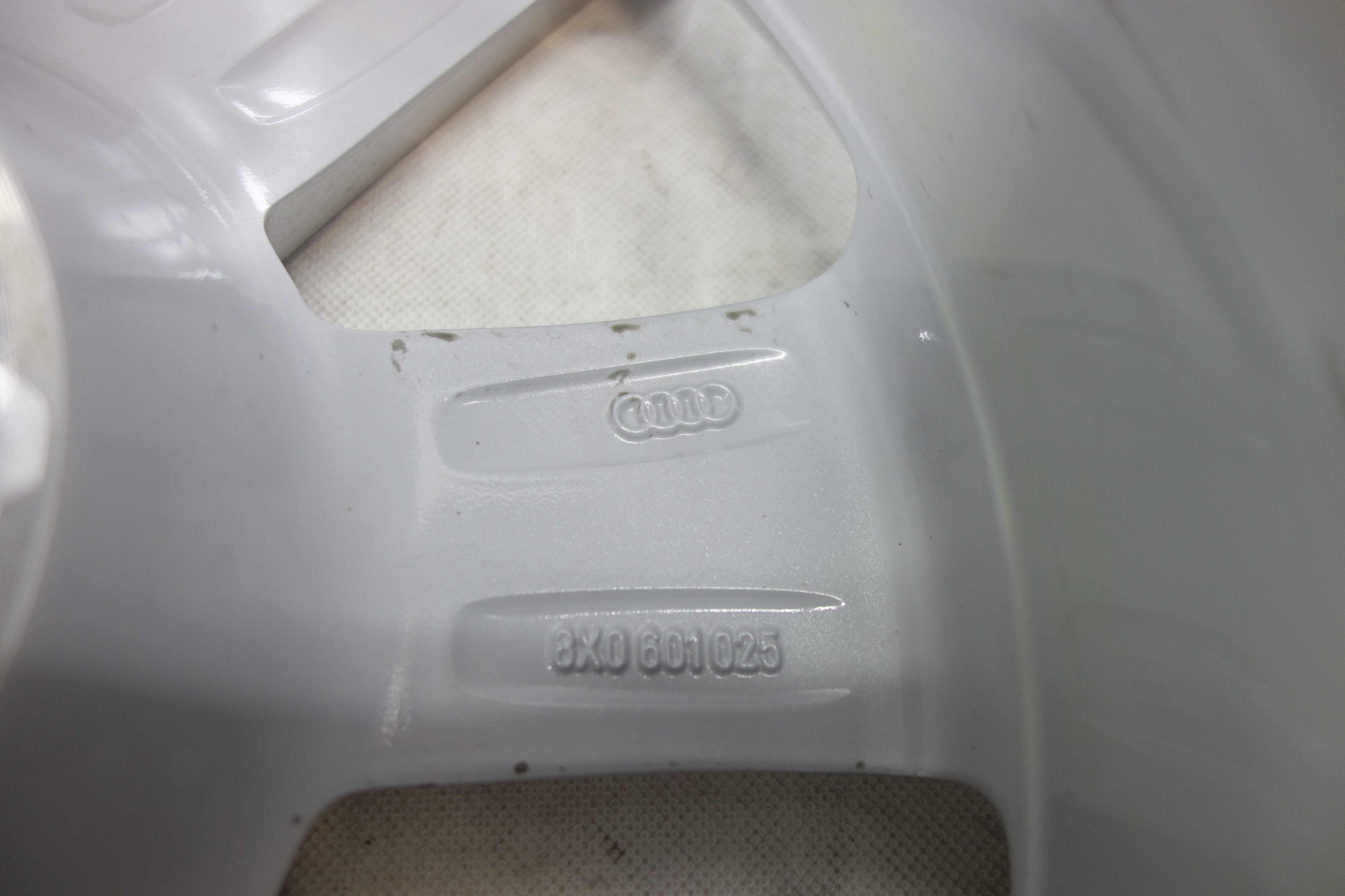 Alufelgi 15" 5x100 Audi A1 A3 Vw Golf Jetta Srebrne 823