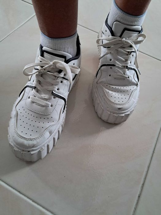 Sapatilhas em bom estado do tamanho 37 de cor brancas