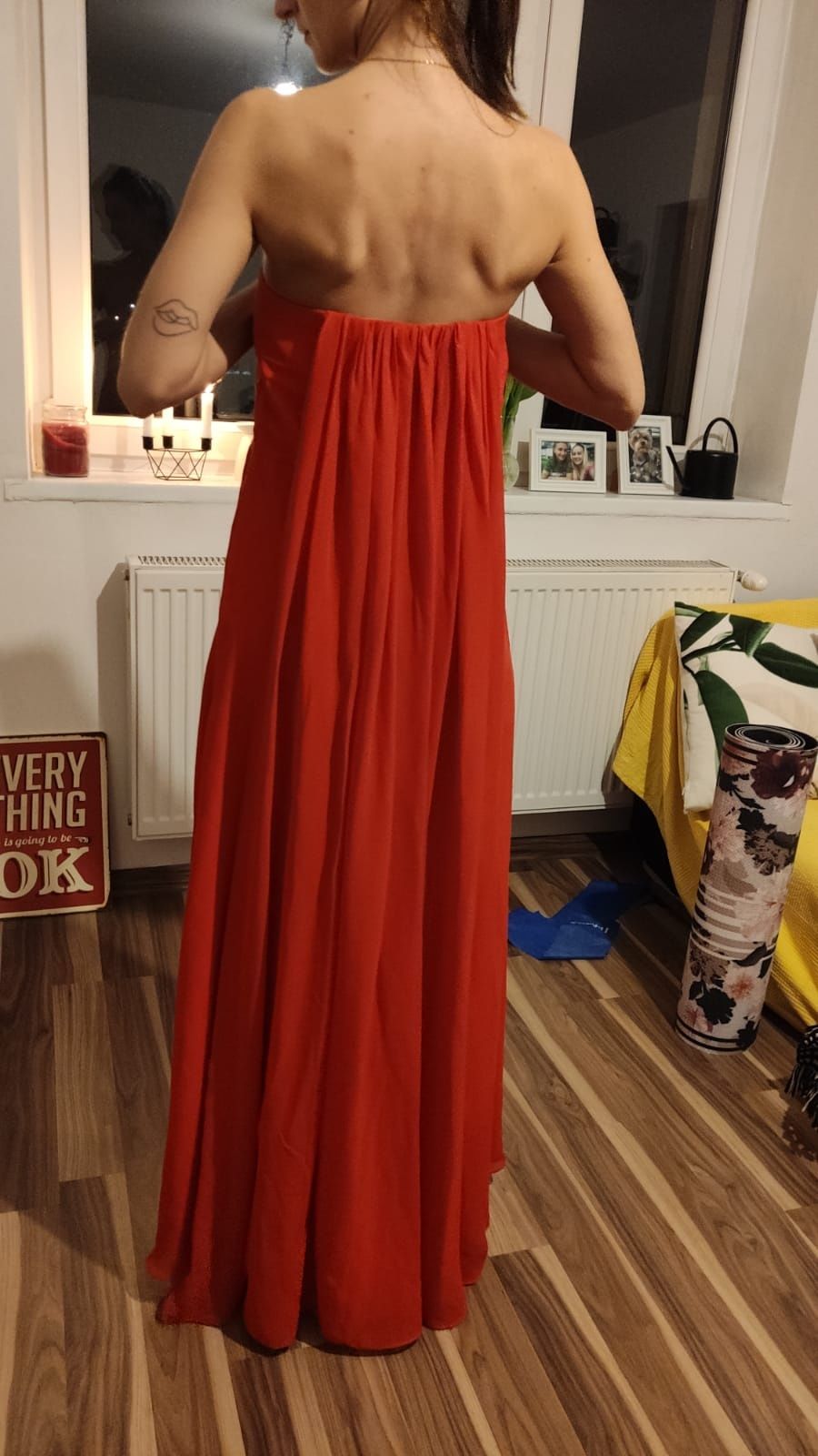Piękna czerwona suknia wieczorowa jj house