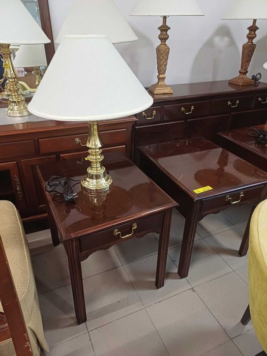 Stoliki nocne firmy Drexel