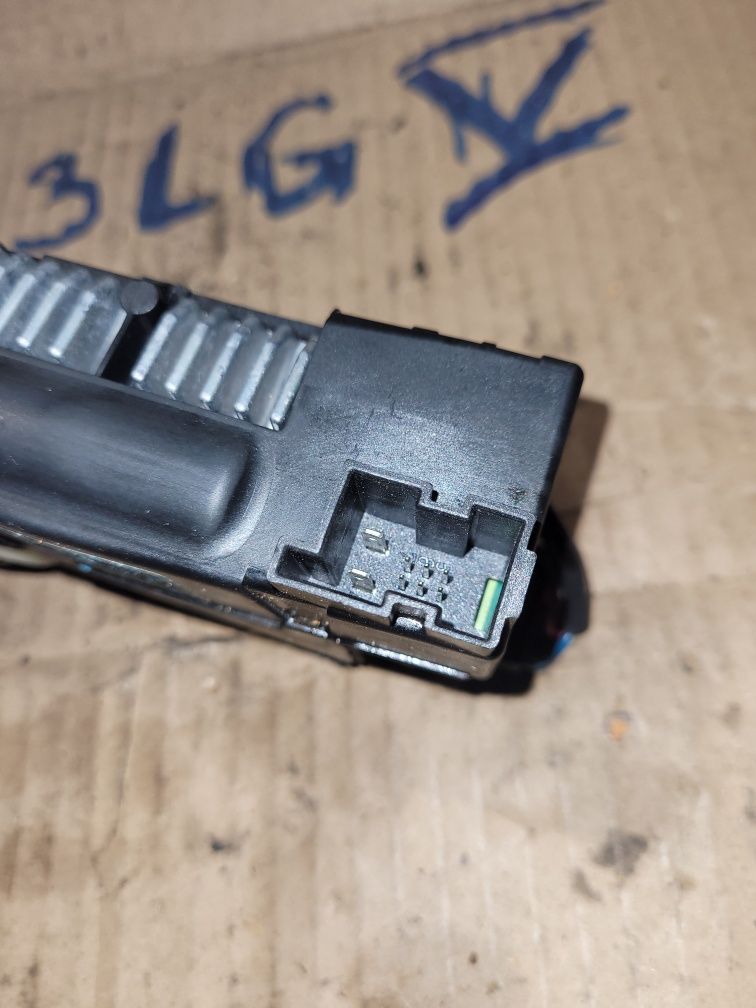 Silniczek elektryczny siłownik lewy klapy bagażnika vw passat b6 kombi