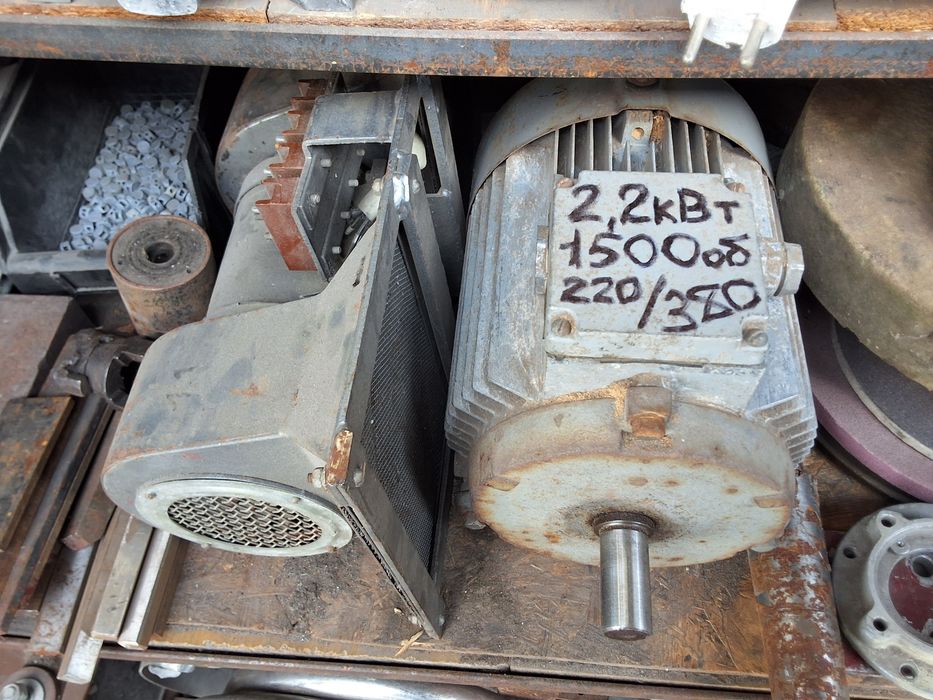 Продам вытяжку улитку 220/380V,моторы220/380V.