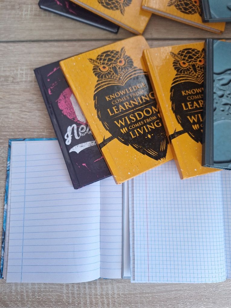 Zestaw 12 zeszytów w twardej oprawie A5 96 kartek