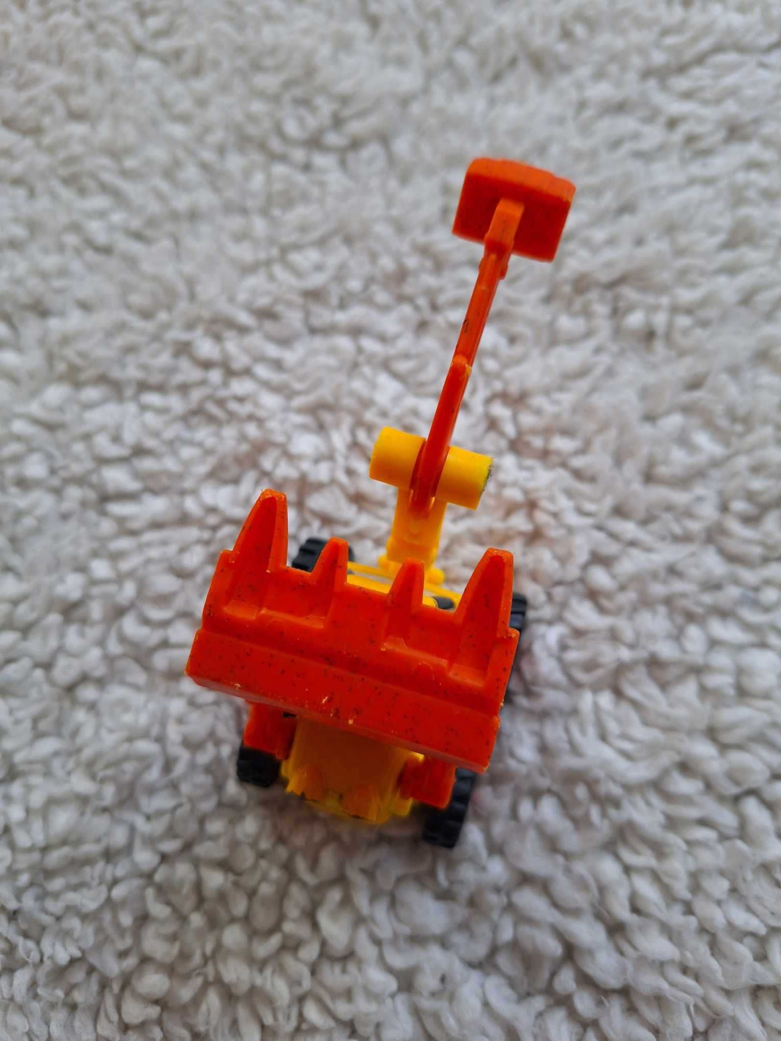 koparko-spychacz: dwa w jednym: metalowo-plastikowa od Mattel