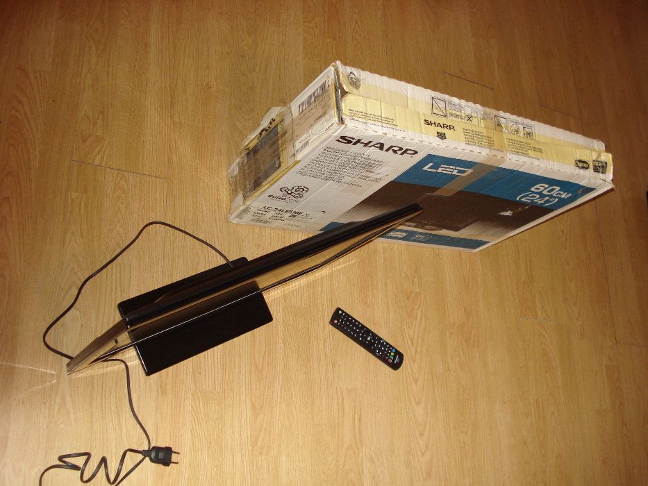 SHARP LC-24LE510E TV 24" LED (60cm przekątna) uszkodzony.