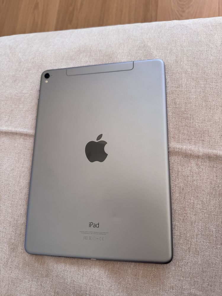 iPad Pro 9.7” 256 GB Wi-Fi + Cellular – Space Gray + klawiatura etui