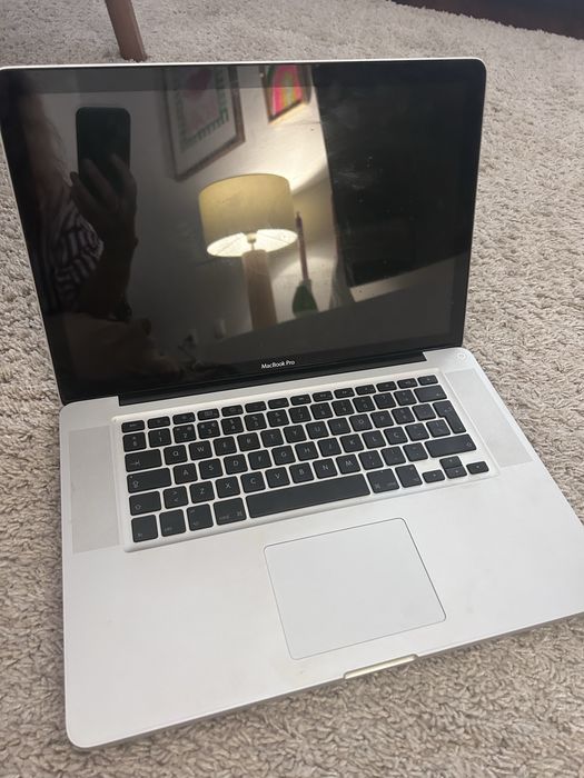 Portatil Apple Macbook pro so para peças, nao funciona