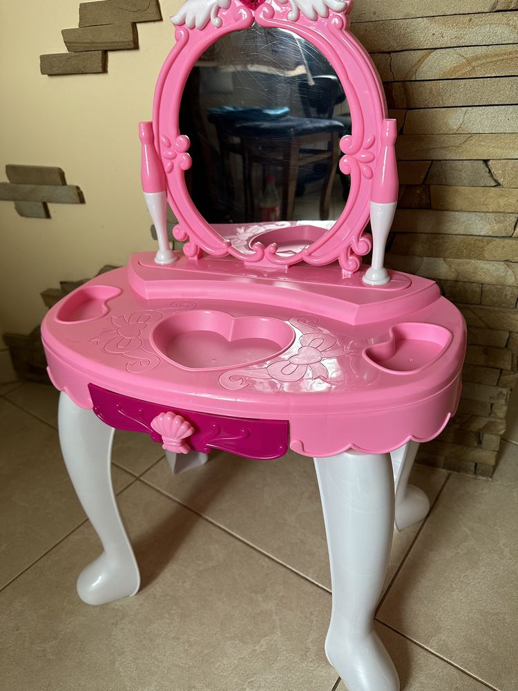Продам туалетний столик для принцеси, трюмо
