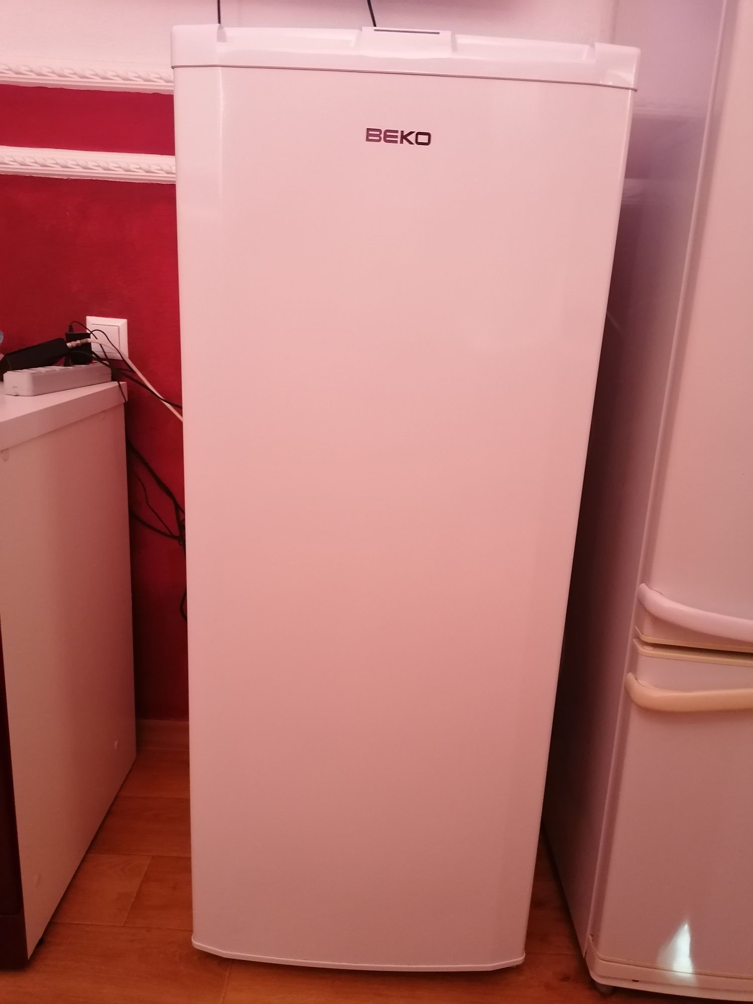 Морозильна камера Beko FSA 21320