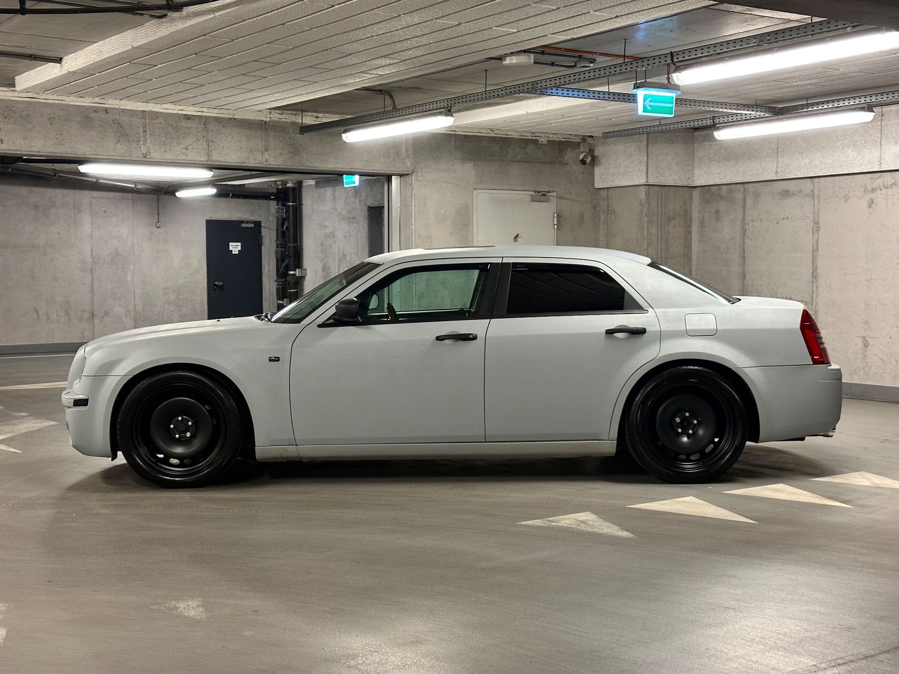 Chrysler 300C Chrysler 300C RWD 5.7 Hemi + LPG - Po blacharce doinwestowany zamiana