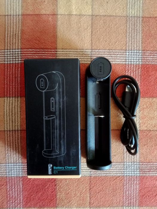 Зарядное устройство на 1 слот для АКБ.