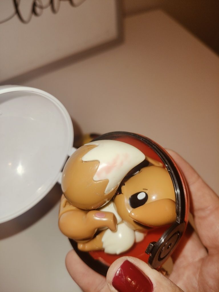 Pokeball Pokemon Eevee