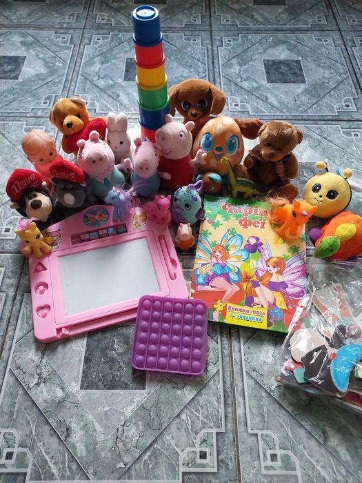 Набор разных  игрушек